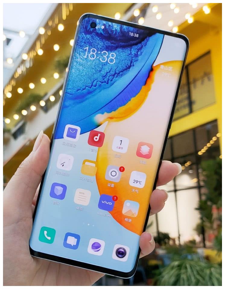 真机图赏vivox50系列手机发布首款内置微云台产品