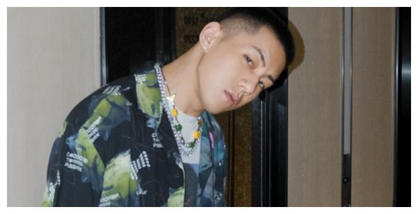 女艺人接连被揩油,刘雨昕也未能幸免咸猪手|蒙面舞王|卡斯柏|刘雨昕