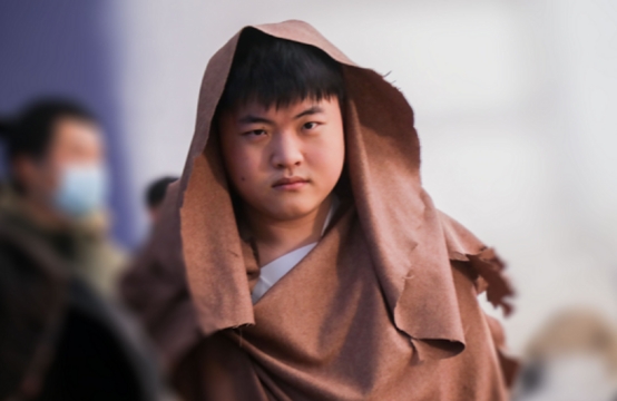 《孤泳者》赞助榜第一身份曝光,曾用金克斯五杀后被uzi顶替位置