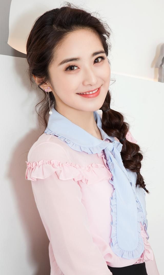 刘烨,湖南台主持人,优雅大方,美丽动人_高清图集_新浪网