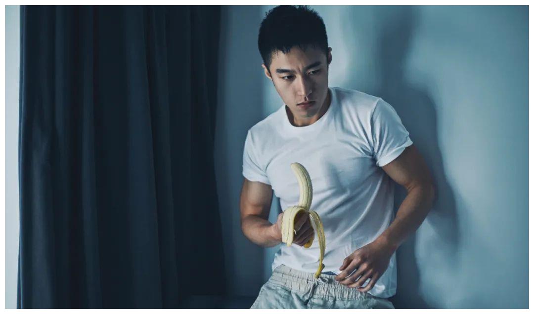 身高182八块腹肌颜值与才华兼具的肌肉男神