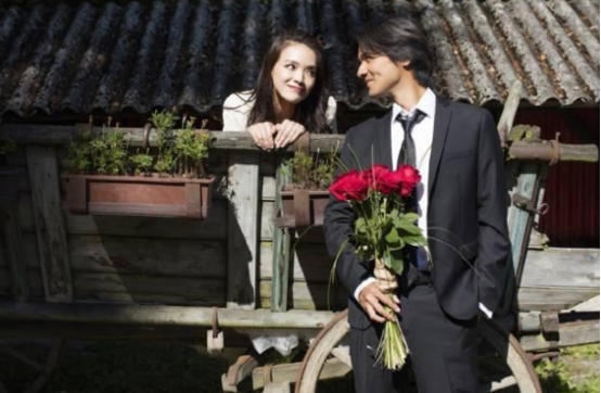 舒淇与冯德伦两年未见夫妻相聚很甜蜜冯德伦扮蜘蛛侠迎接妻子