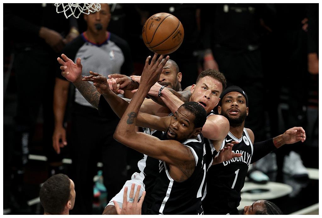 篮网雄鹿抢7裁判报告出炉!末节加时3次漏判,杜兰特被打手遭无视