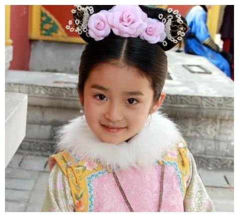 然而十公主本只是惇妃的女儿却被乾隆破格提为固伦公主,嫁给和绅儿子