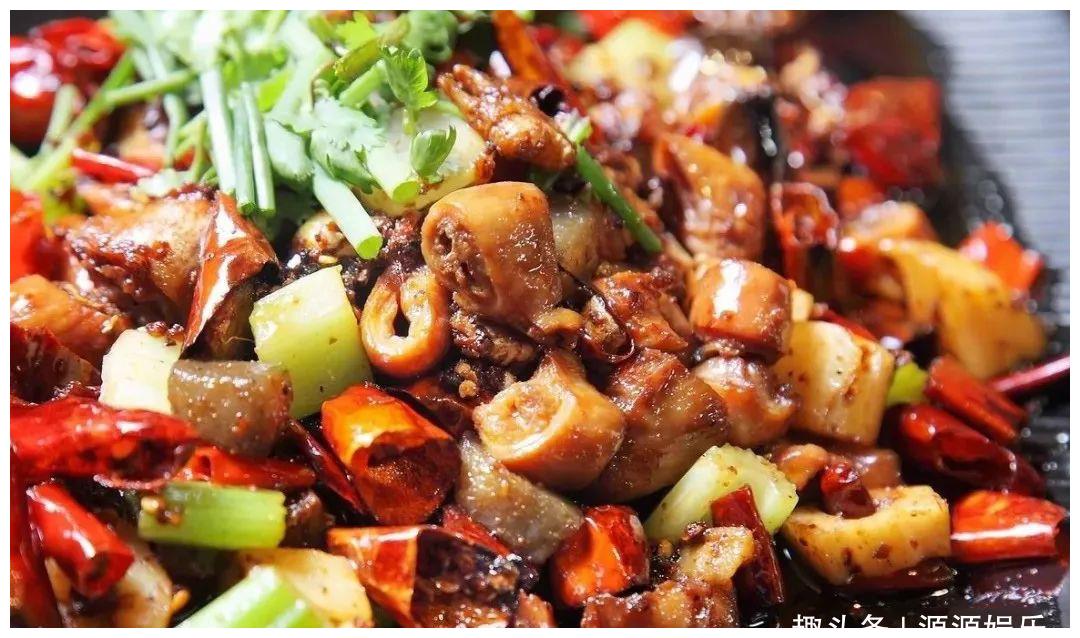 精选美食:香辣牛脆肠,西红柿炒鸡蛋,韭菜炒鸡蛋,烤豆腐的做法