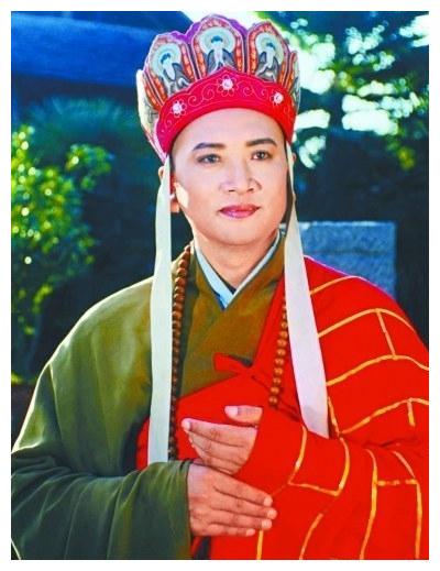 66岁唐僧迟重瑞近照曝光,富豪妻子陈丽华气质好,夫妻恩爱幸福