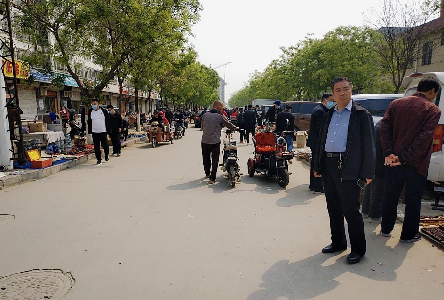 邢台古玩市场一条街,早起很是热闹!