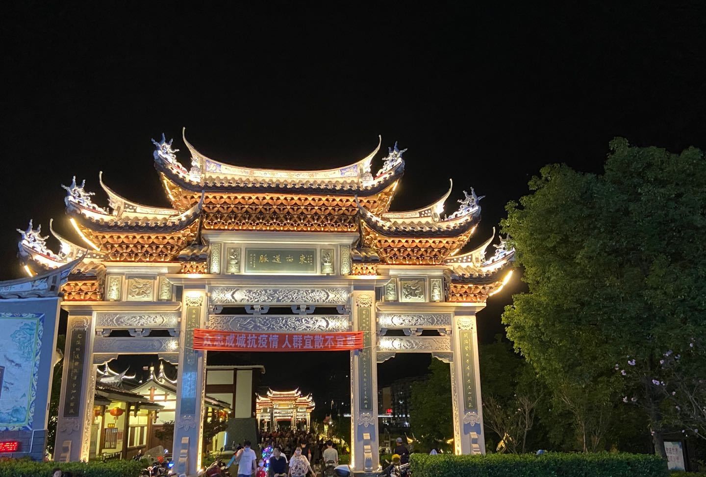 祖籍徽州府婺源县(今江西省婺源),出生于南剑州尤溪(今属福建省尤溪县