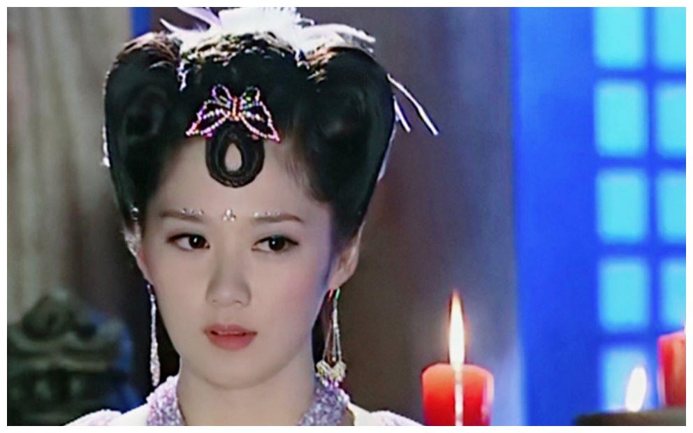 司徒静其实换过很多套漂亮的女装?
