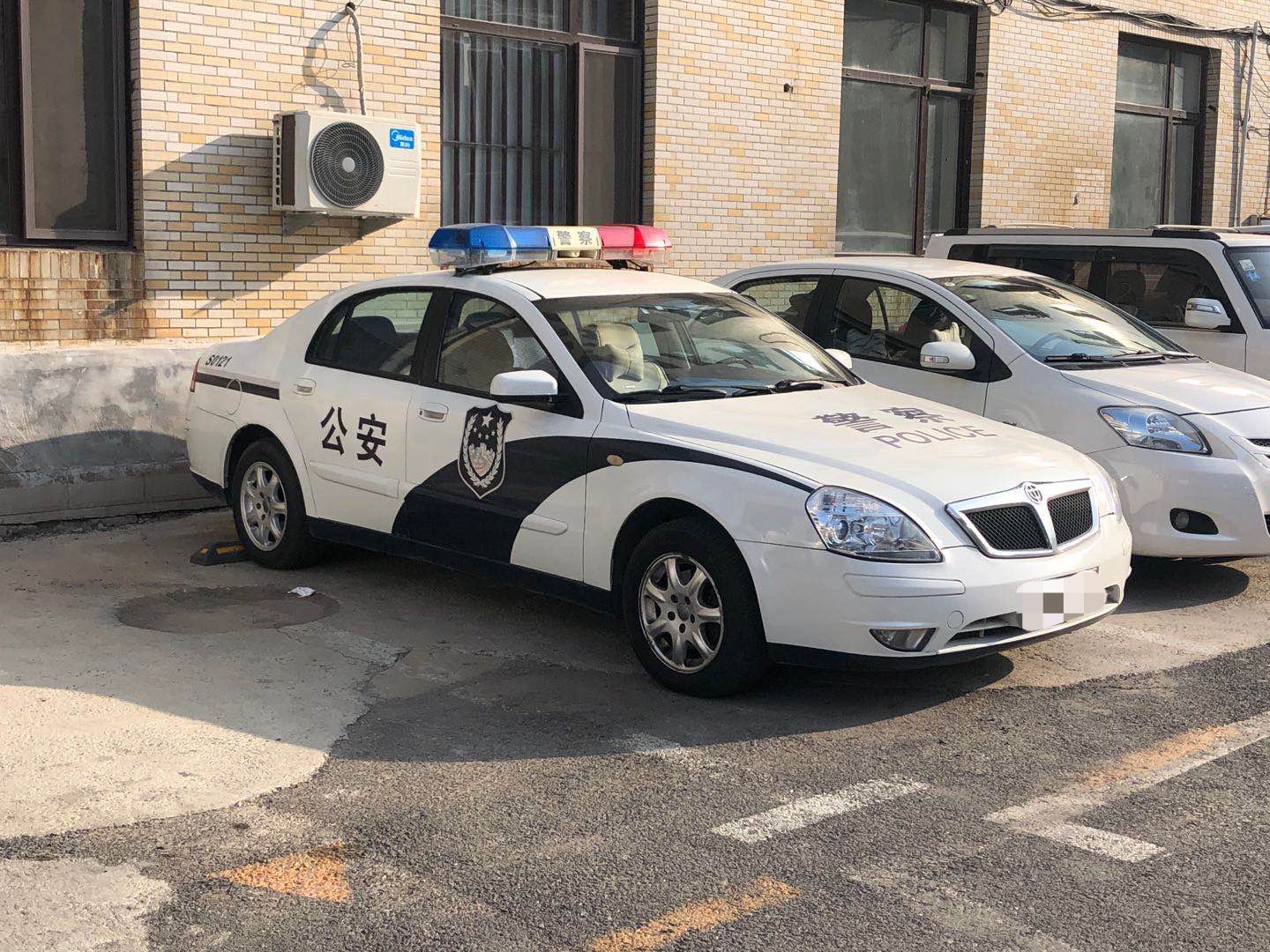 盗窃团伙连砸18车，大连警方10小时速破案