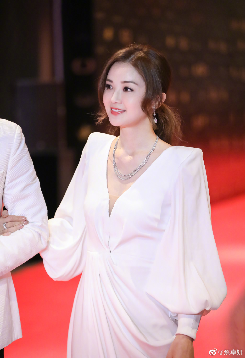 美女演员蔡卓妍迷人写真美照真好看啊