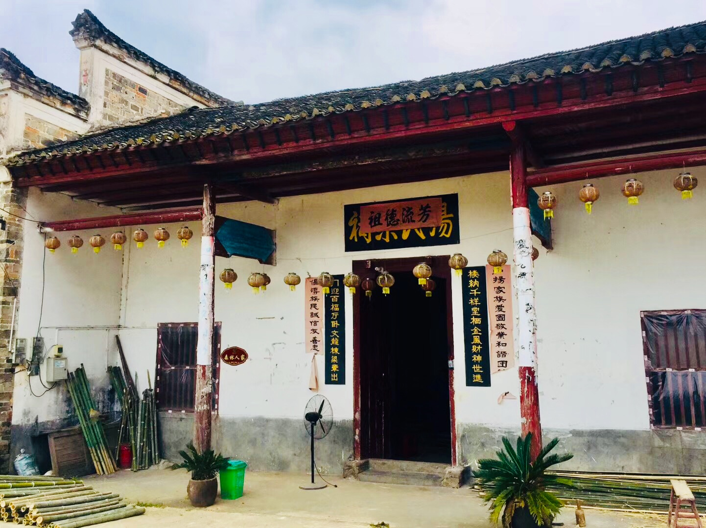 祠堂不光要有漂亮的外观,还要有独具魅力的内涵