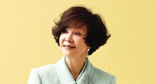 第一代瑶女郎归亚蕾与初恋相守54年今76岁仍是万人迷