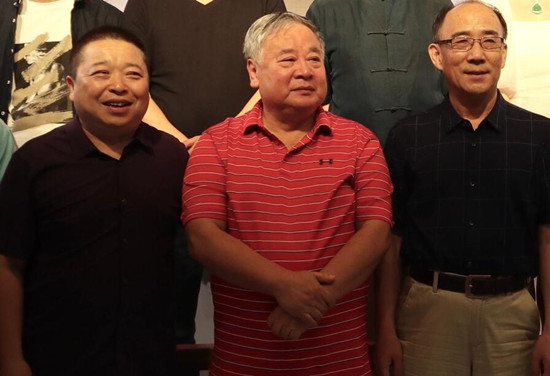 相声名家赵炎近照曝光与马季合作27年如今70岁身材发福状态好