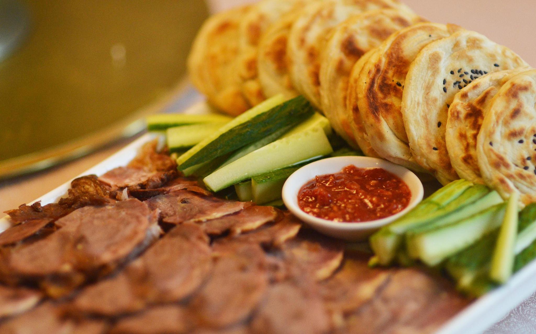 河北的名小吃河间驴肉火烧