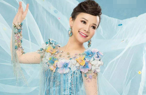 冠军,双目失明靠唱歌成名,现已结婚十分幸福|星光大道|双目|女歌手