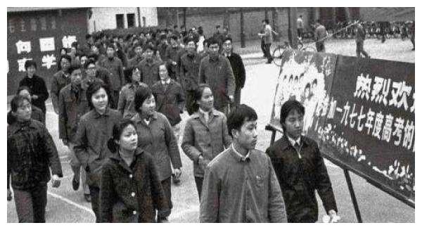 七七年高考试卷“爆红”，网友看完感叹，我那时候考也能上清华！休闲区蓝鸢梦想 - Www.slyday.coM