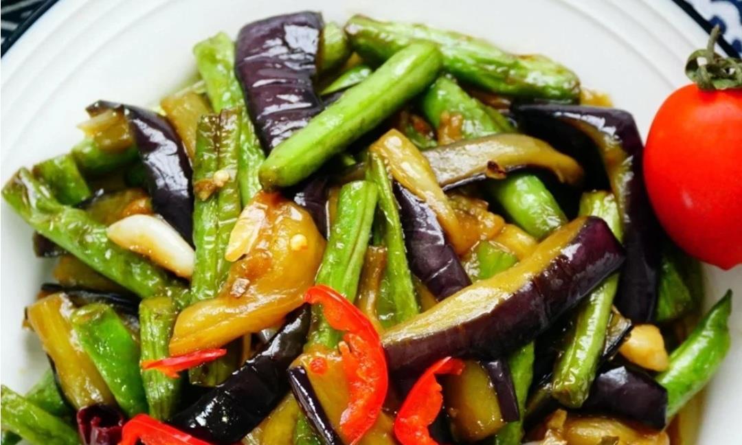 茄子炒豆角最好吃家常做法,鲜香入味,开胃解馋不油腻,巨下饭