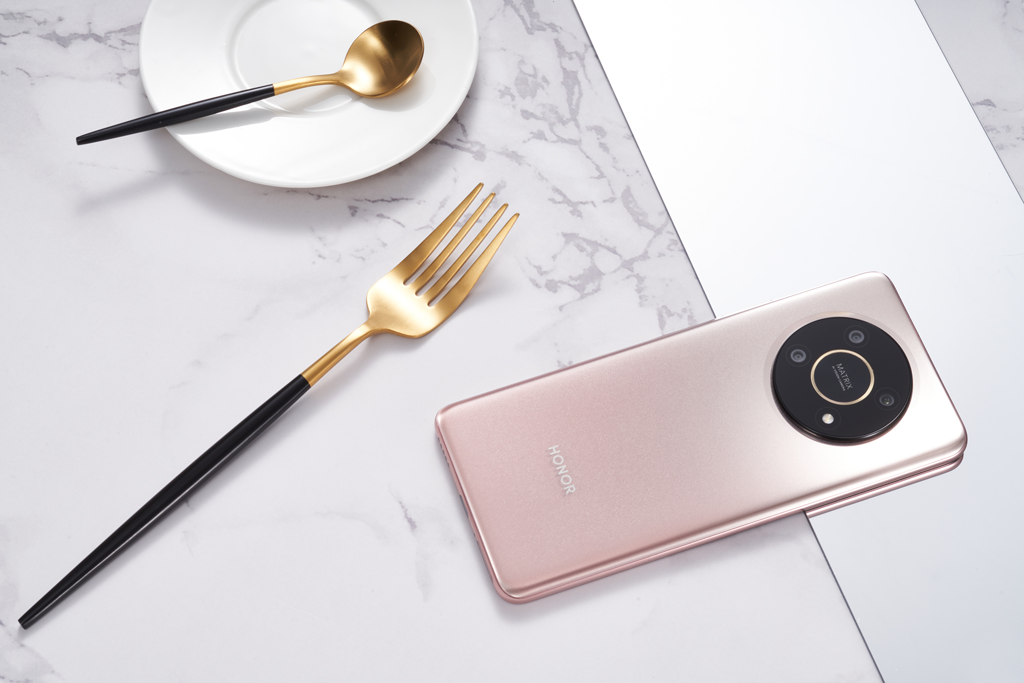 荣耀x30图赏：迎接新年的第一缕金色