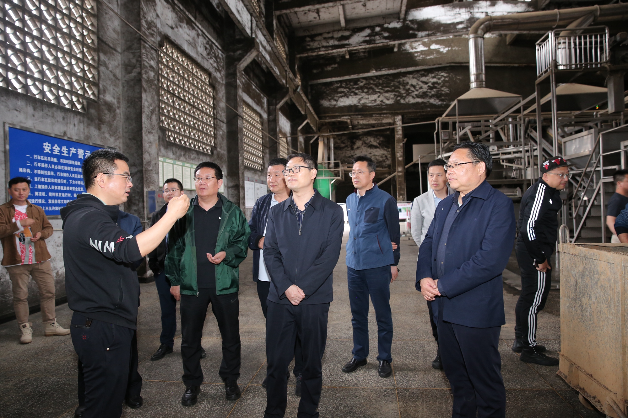 湖北文艺名家走进稻花香集团采风
