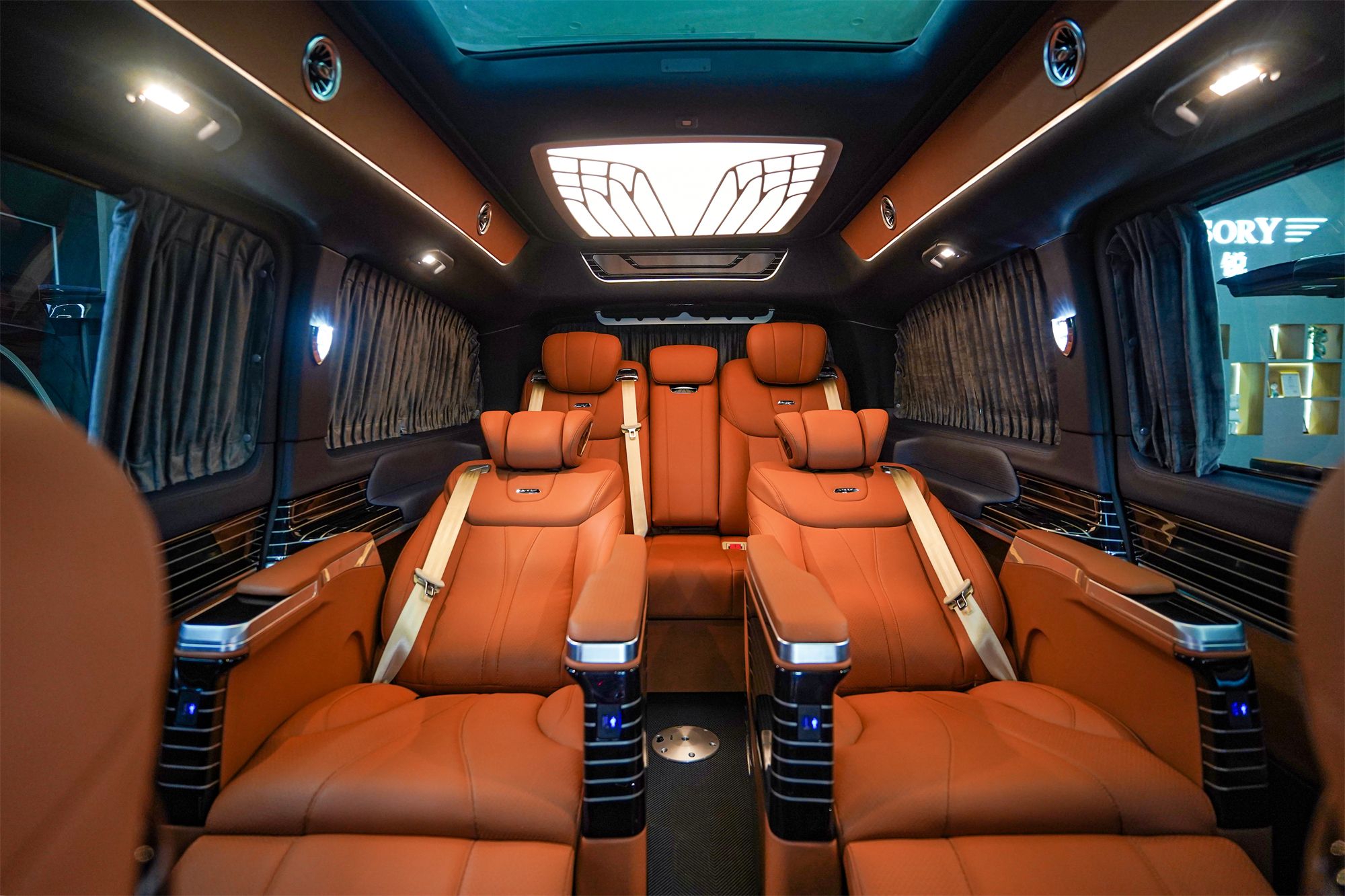 高颜值内饰豪华奔驰v260l全新定制款还有房车才有的配置