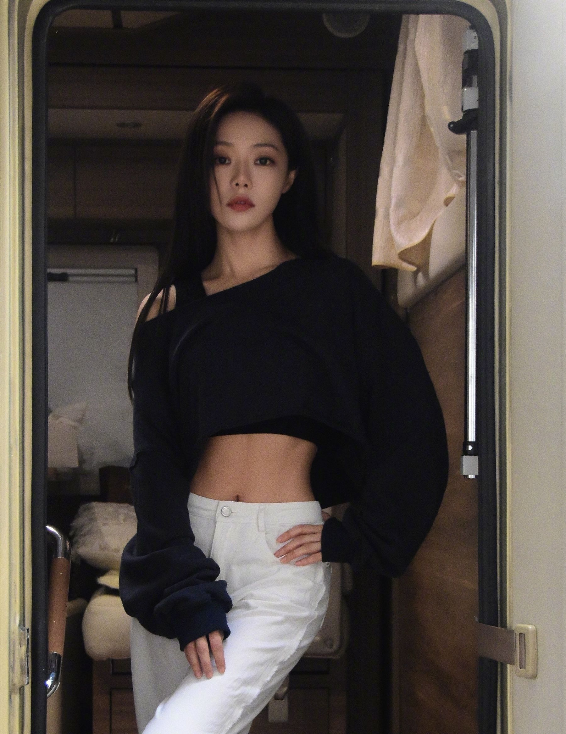 黑色背心大秀马甲线,这状态真不像38岁|邓家佳|马甲线|爱情公寓_新浪