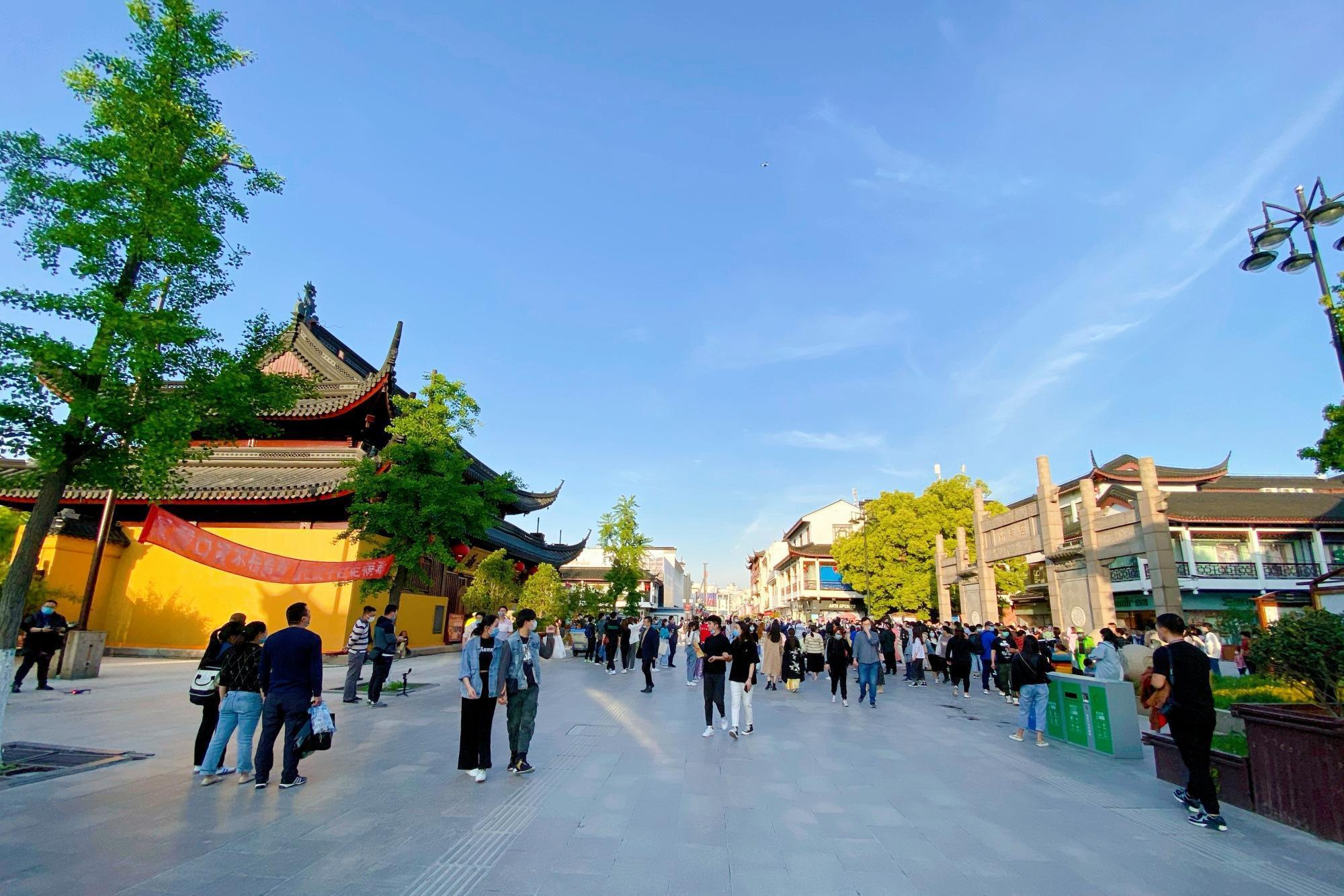 苏州最繁华的商业步行街,因一座道观得名,人气很旺的老字号街区