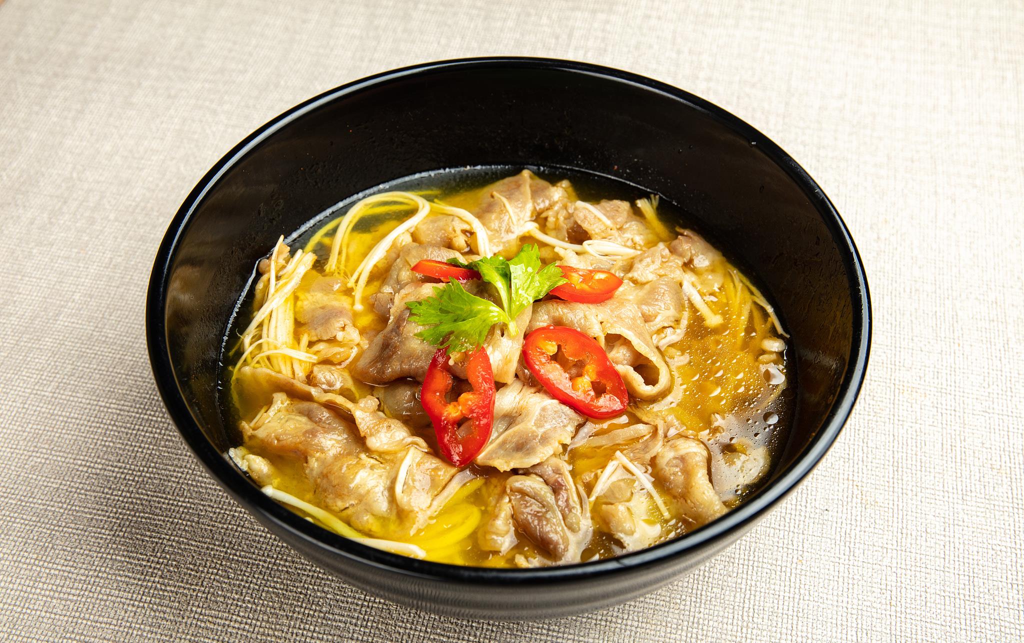 今天推荐一道人人都爱的酸汤肥牛