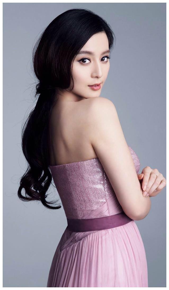 范冰冰:被日媒盛赞"四千年一见的美貌",五官精致标准美人脸