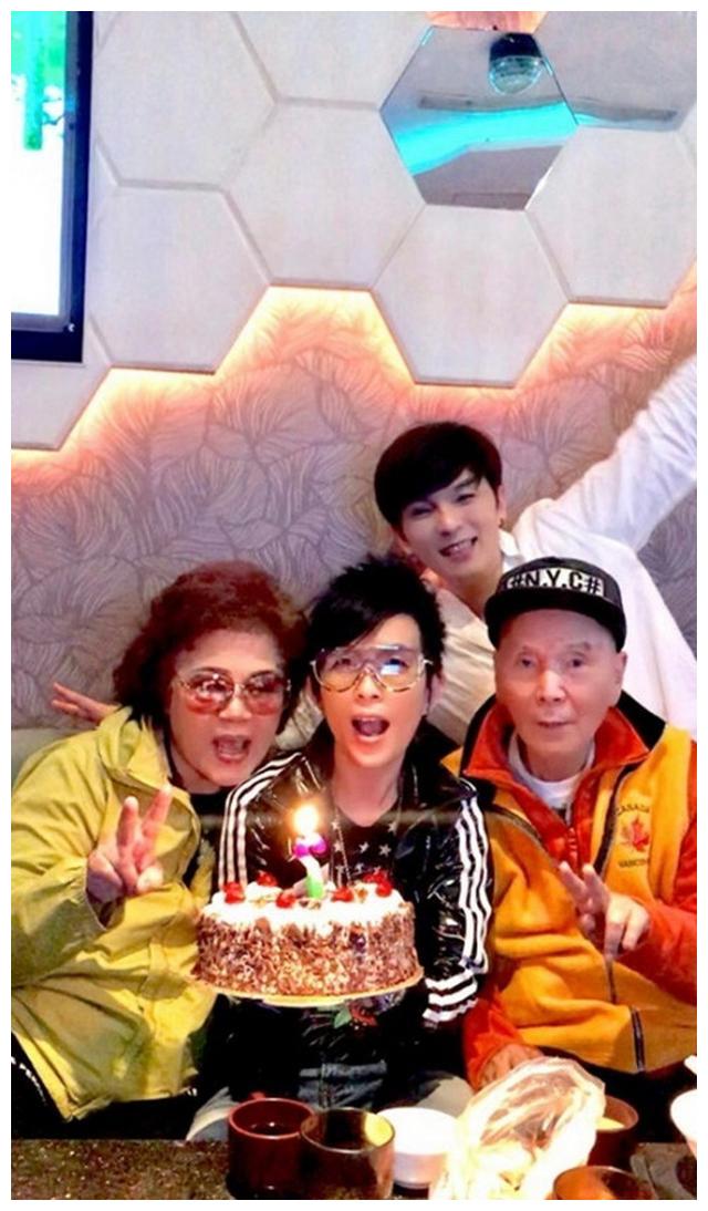 潘美辰与哥哥潘协庆,至今不嫁不娶,《我想有个家》要到何时?