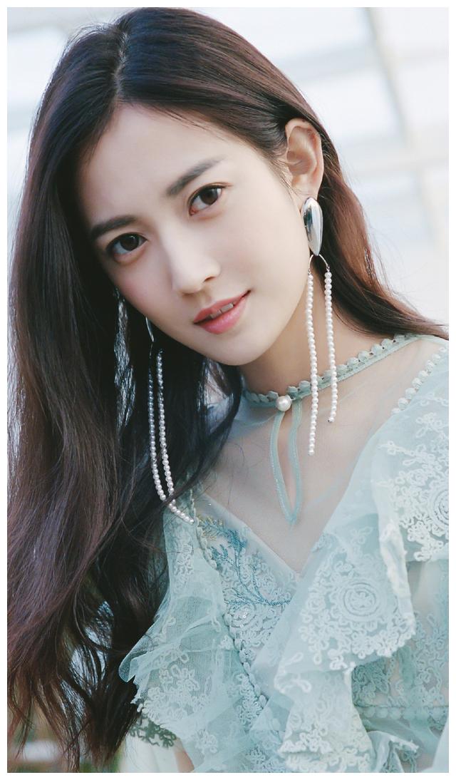 娱乐圈中犹如邻家女孩的4位女明星你认为谁更迷人