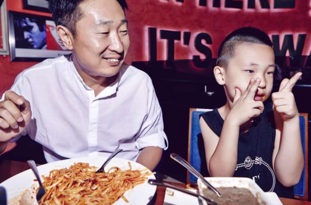 产妇生下“小眼睛宝宝”很嫌弃，婆婆安慰会变大，百天后却打脸了休闲区蓝鸢梦想 - Www.slyday.coM