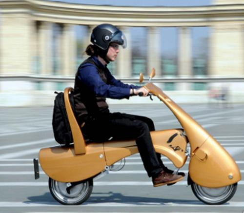 小伙子研发行李箱大小的可折叠电动车, 受到网友的称赞