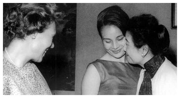 蒋经国的女儿蒋孝章在别处生下一个儿子此子过得怎么样