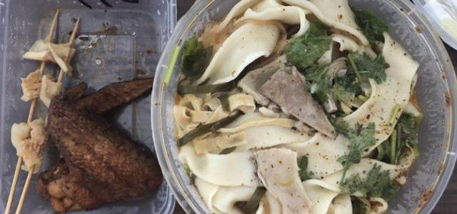 周末在公司加班，5个人的饭菜各不相同，你猜哪一份是美女的午餐休闲区蓝鸢梦想 - Www.slyday.coM