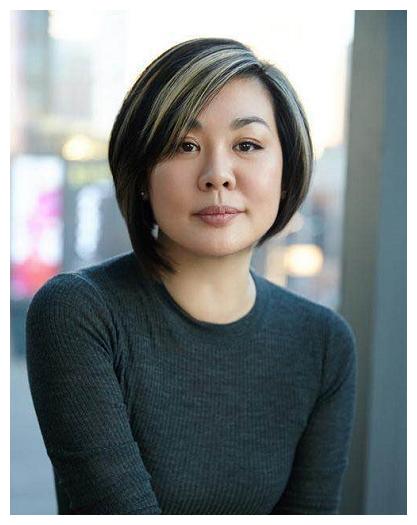 《牧马人》女主丛珊,爆红后遭人妒忌无奈出国,如今过得怎样?