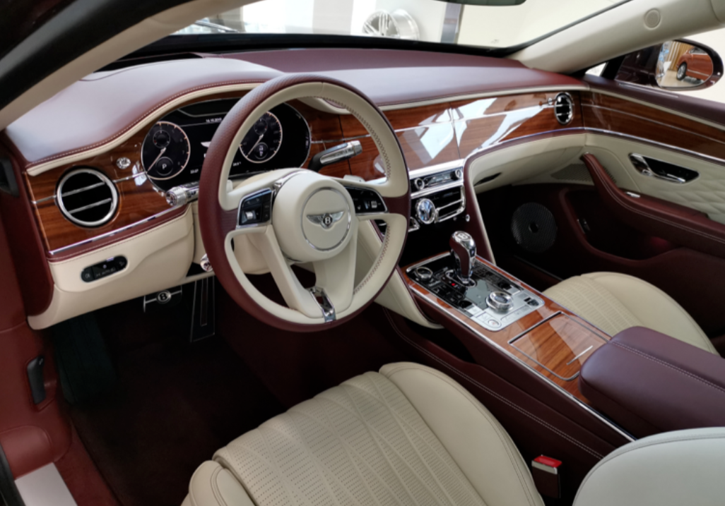 优雅奢华的典范—全新2020款宾利飞驰到店实拍!