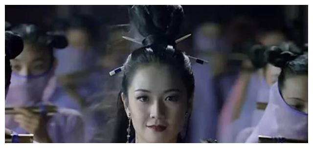 贾天怡的春香和冬香的温翠苹基本上都是陪衬,其中贾天怡还和巩俐合作