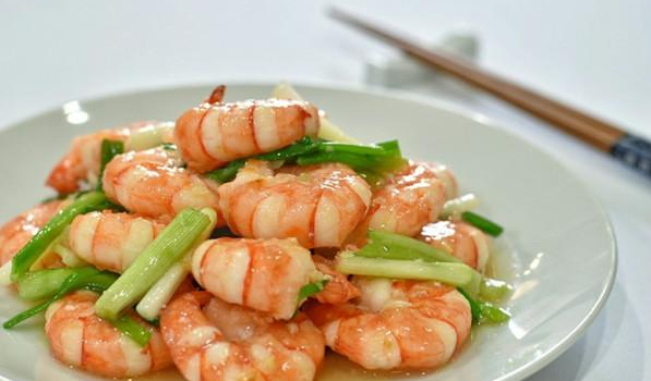 经典美食"葱爆虾仁",鲜美营养,简单易学,满满一盘不够吃
