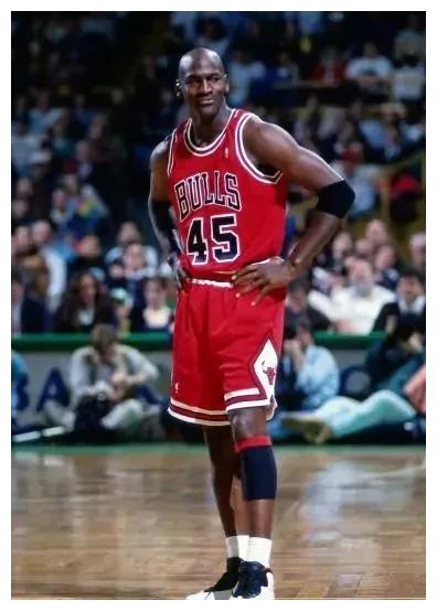 杰伦格林相比乔丹和科比来说会更接近于科比