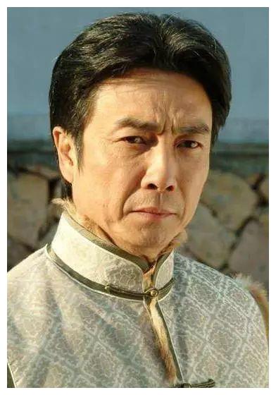 入行48年无绯闻和小20岁妻子在飞机上一见钟情今70岁无儿无女