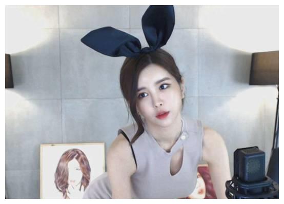 让王思聪欠薪2000万的尹素婉如今却被疯狂嫌弃一姐变大姐