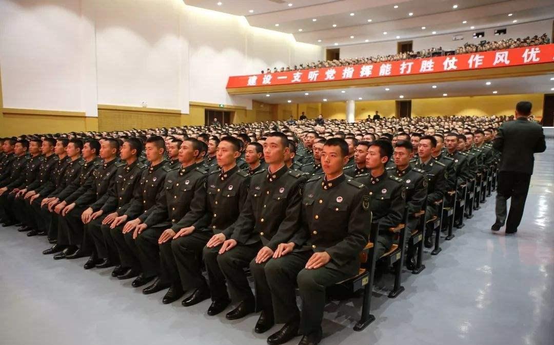 警卫员最主要的职责是什么?达到什么军衔才会配备警卫员