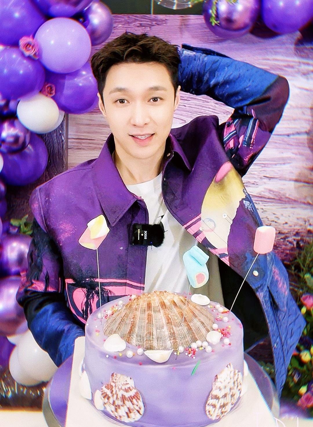 张艺兴发长文庆祝30岁生日也是师父黄磊第七年为徒弟庆生