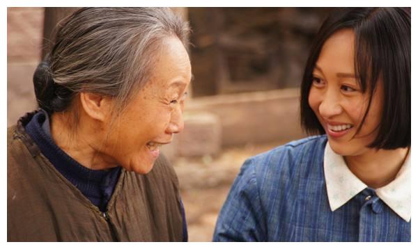 和其他年纪稍大的演员不一样,其实韦菁入行比较迟,虽然年轻时的她也是