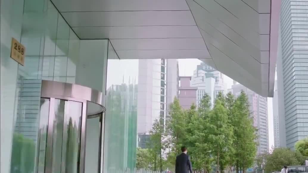 因为遇见你李云恺假借善心之举将父亲豪车开走