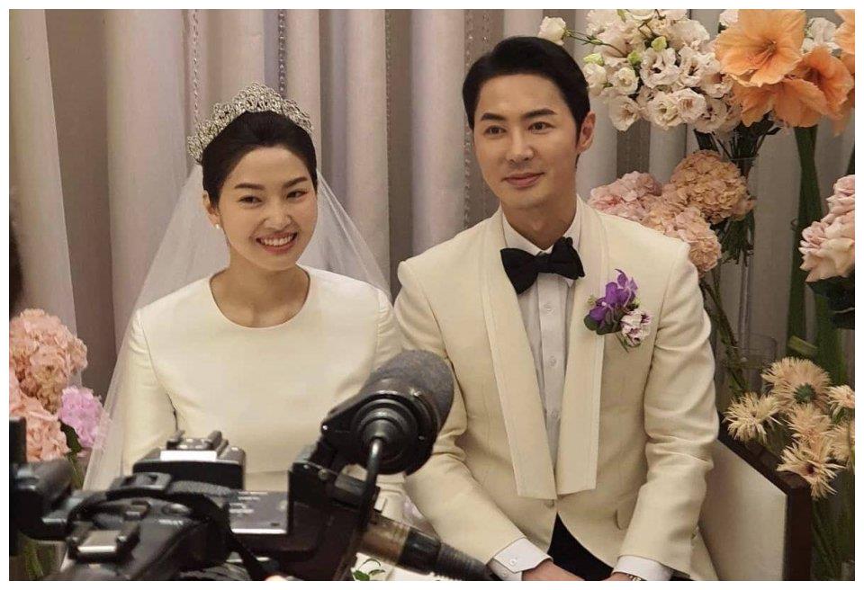 恭喜!韩国男神junjin顺利完婚,空姐妻子气质出众身材微胖