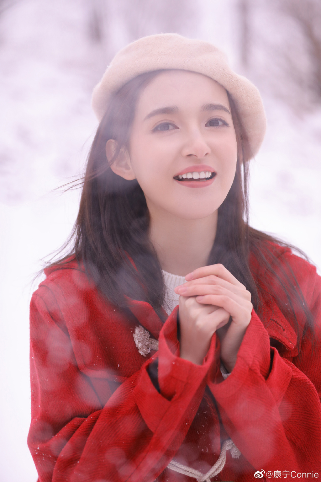 美女演员康宁迷人写真美照欣赏真好看