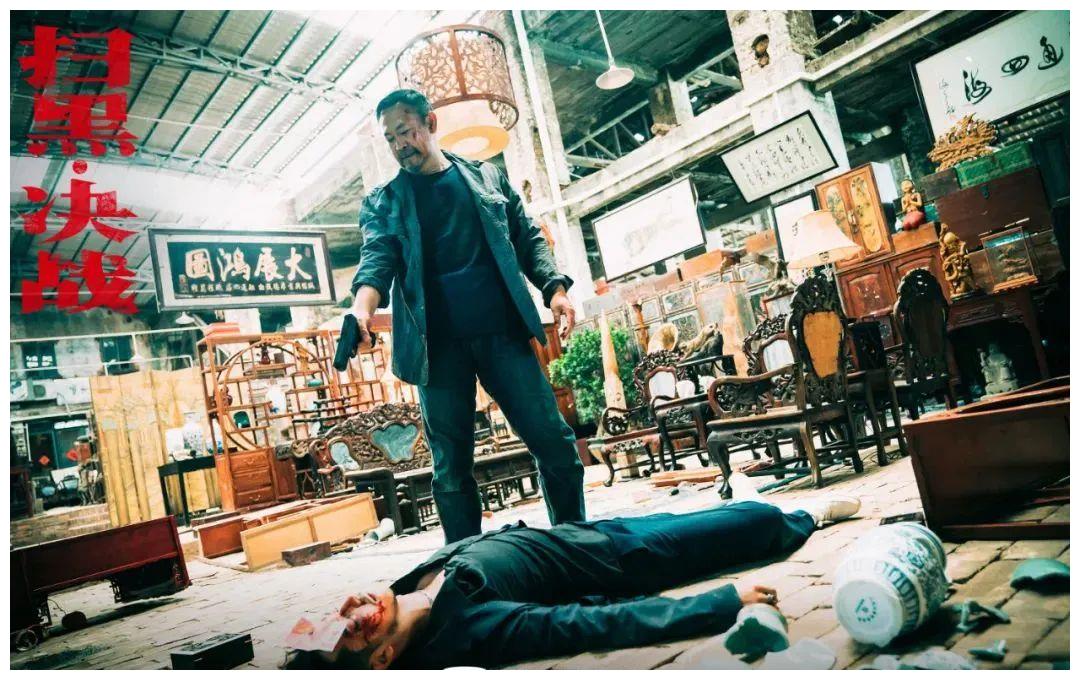 扫黑决战金世佳变身嚣张恶棍面带狰狞微笑手揪女人头发
