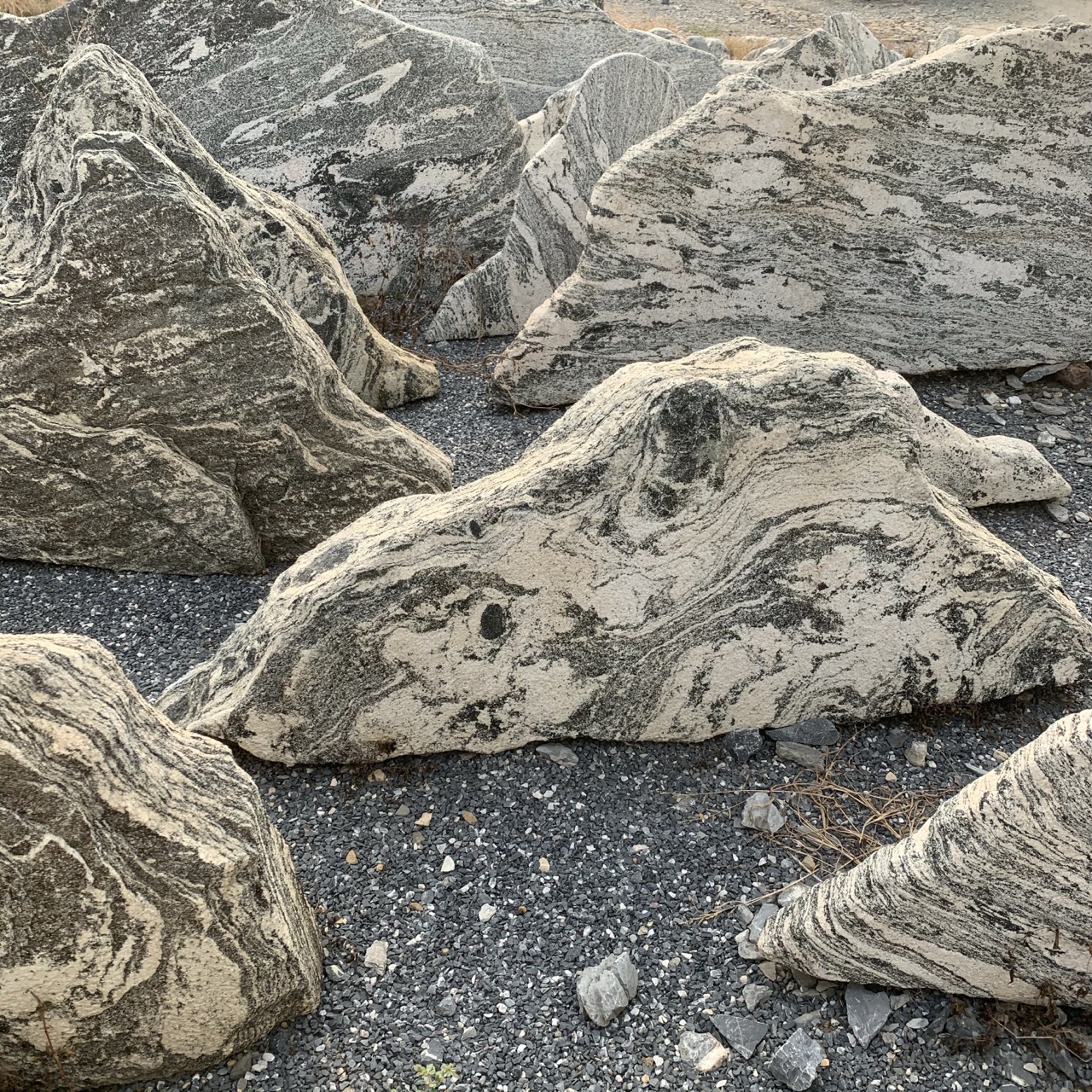 雪浪石切片景观石,庭院造景新方式!